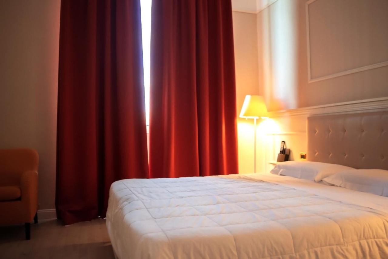 Hotel Ariston リヴォルノ エクステリア 写真