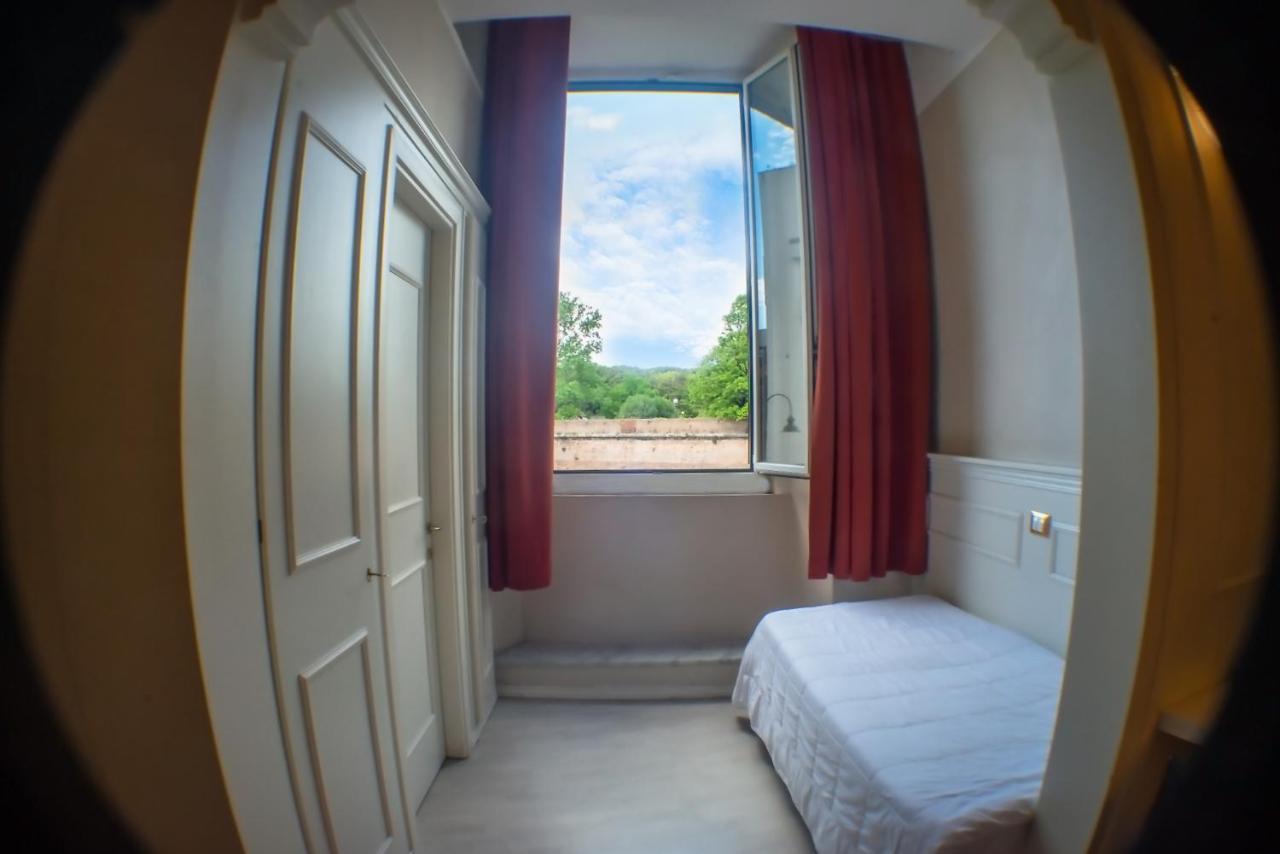 Hotel Ariston リヴォルノ エクステリア 写真