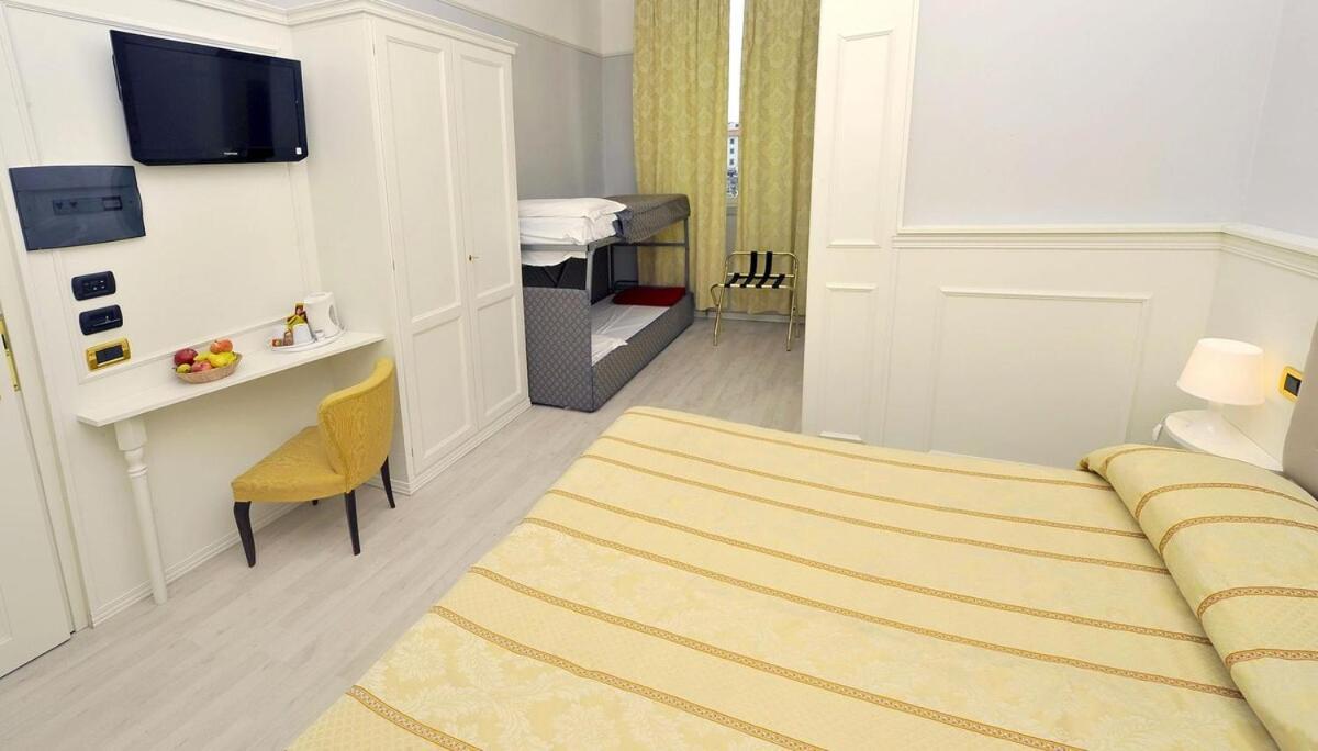 Hotel Ariston リヴォルノ エクステリア 写真