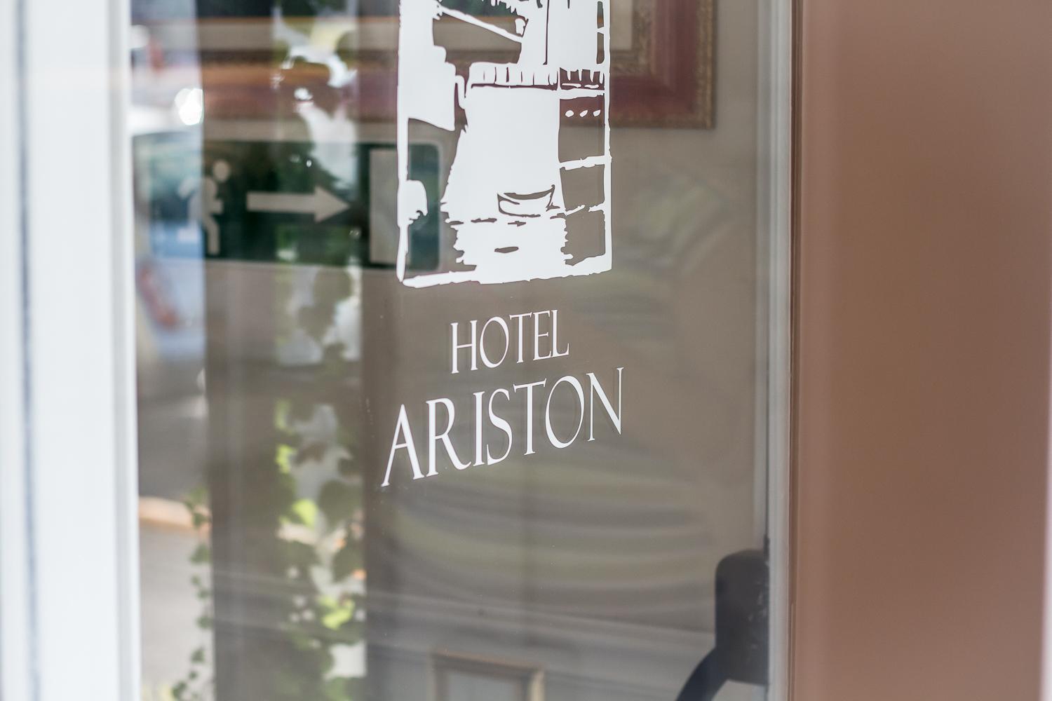 Hotel Ariston リヴォルノ エクステリア 写真
