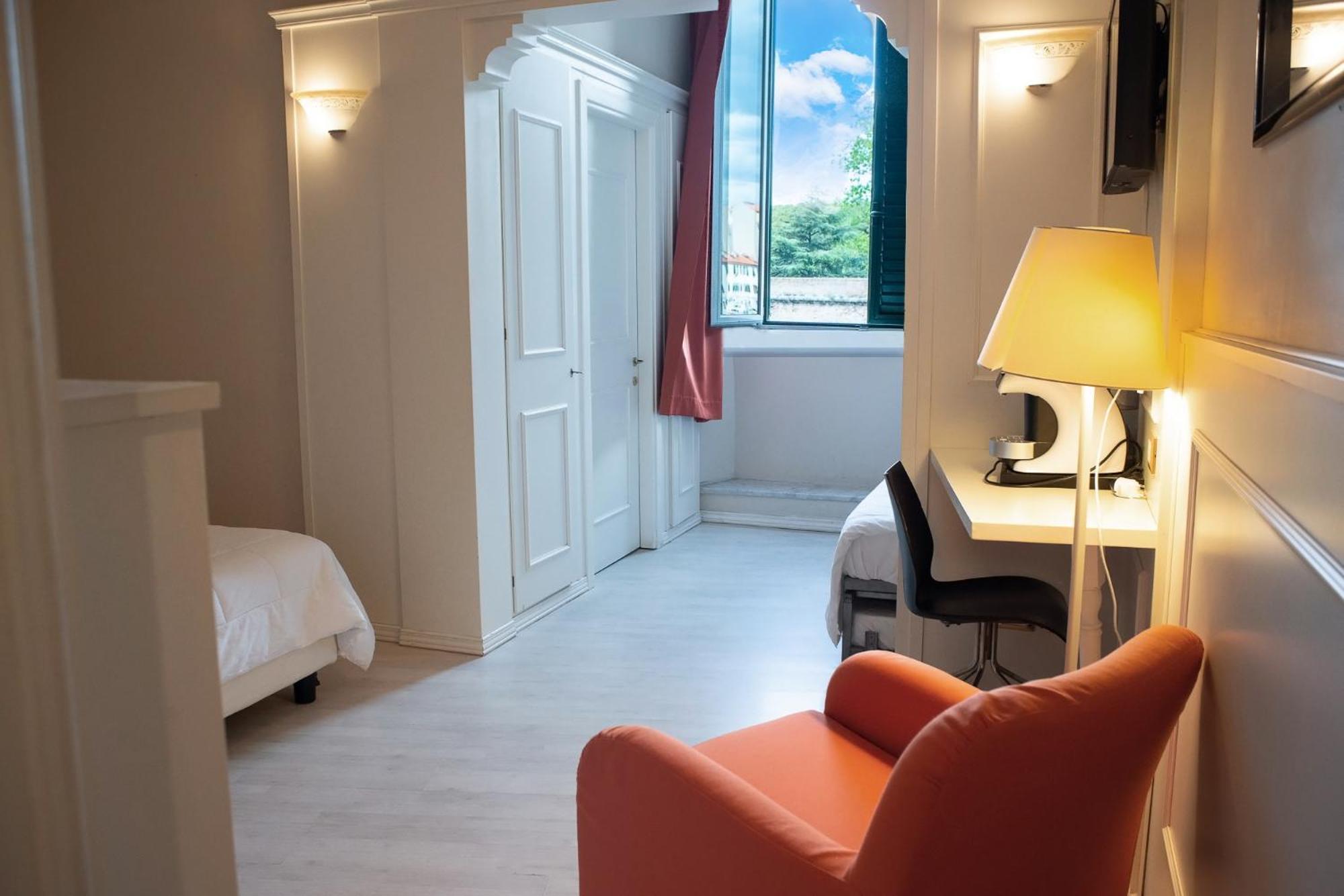 Hotel Ariston リヴォルノ エクステリア 写真